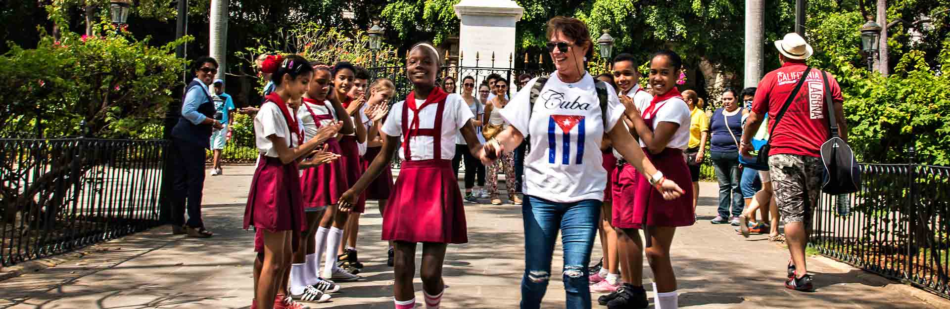 Sociedad cubana, Infancia, Plaza de Armas, Habana Vieja, Cuba Travel